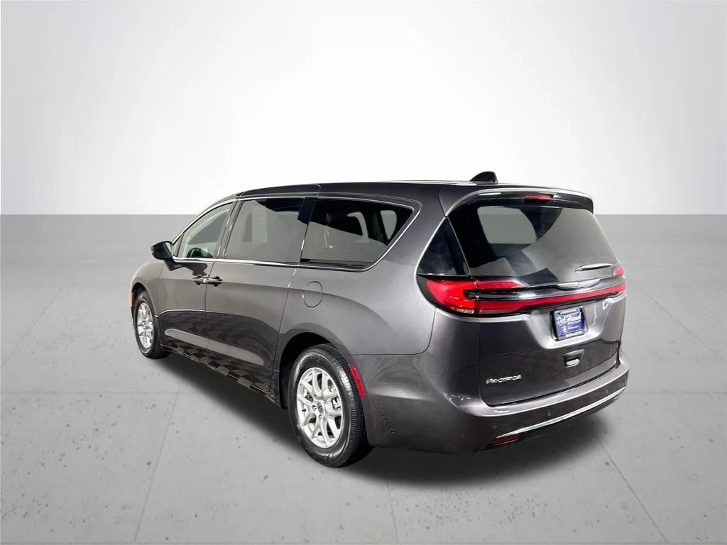 Used 2023 Gray Chrysler Touring L image 8