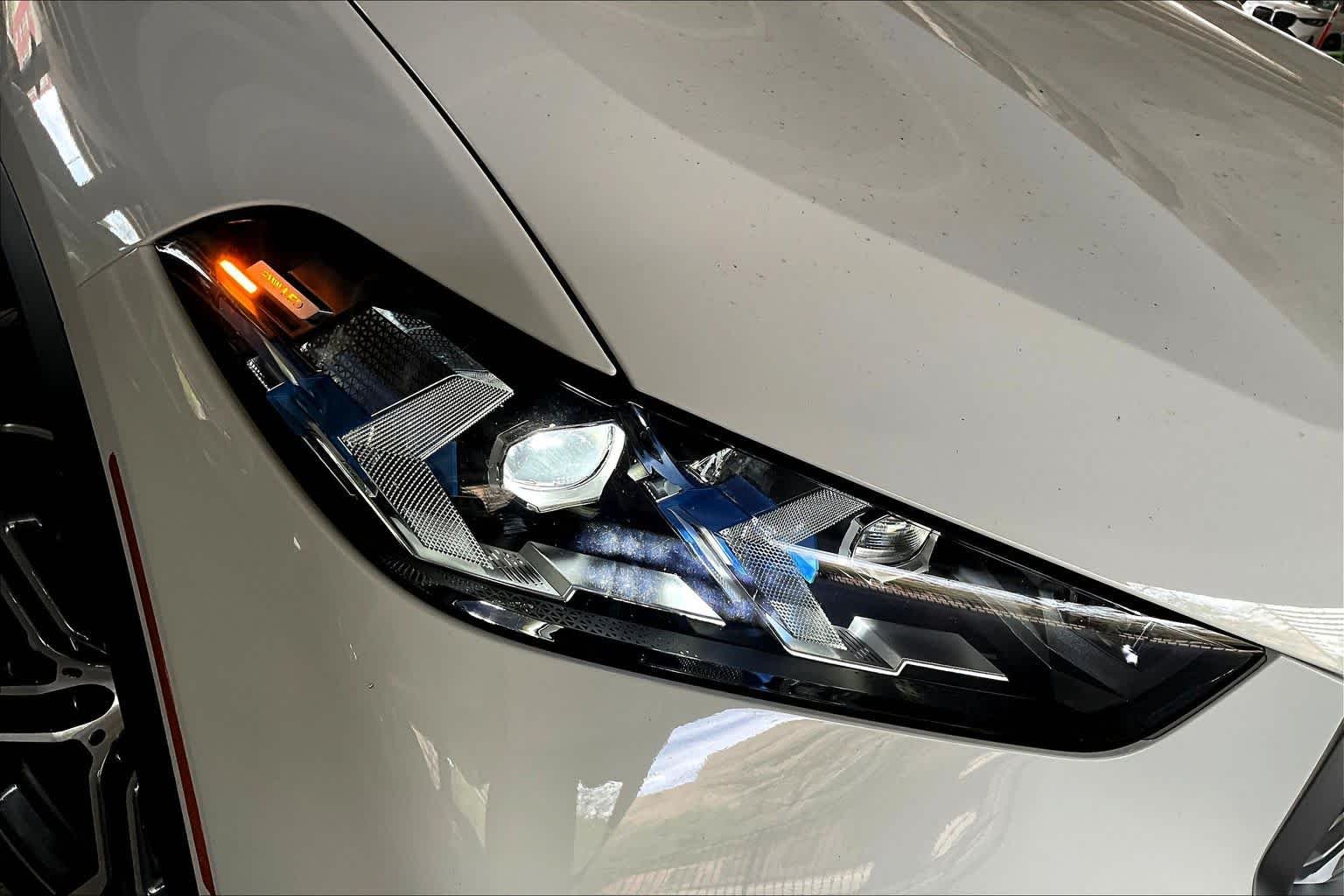 Used 2026 Alpine White BMW sDrive40i image 40