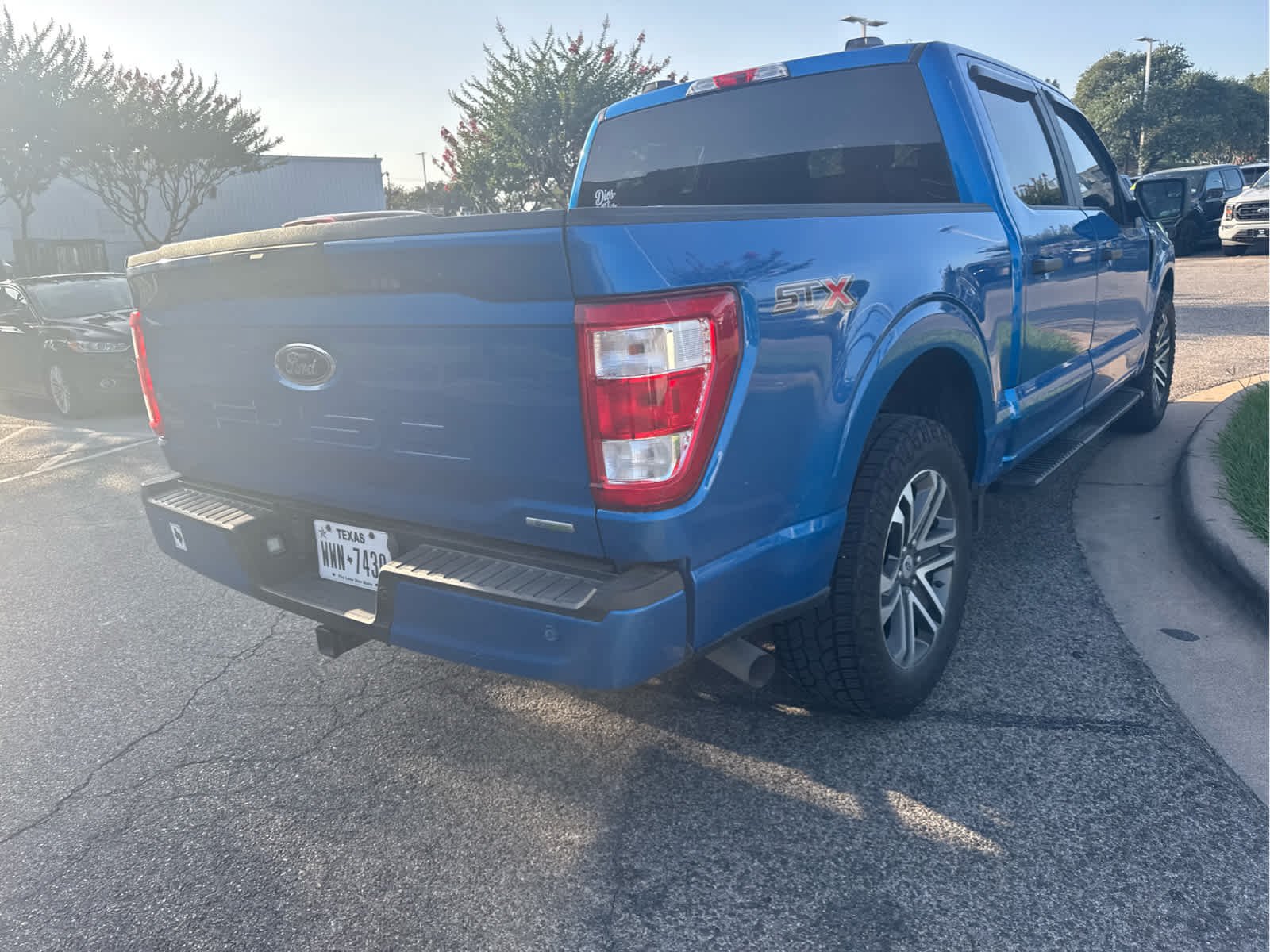 Used 2021 Blue Ford XL image 3
