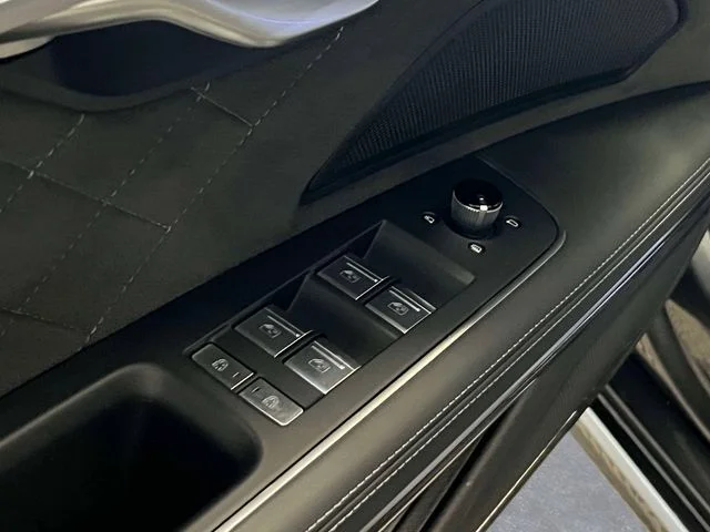 2023 Audi S8 Base - Photo 16