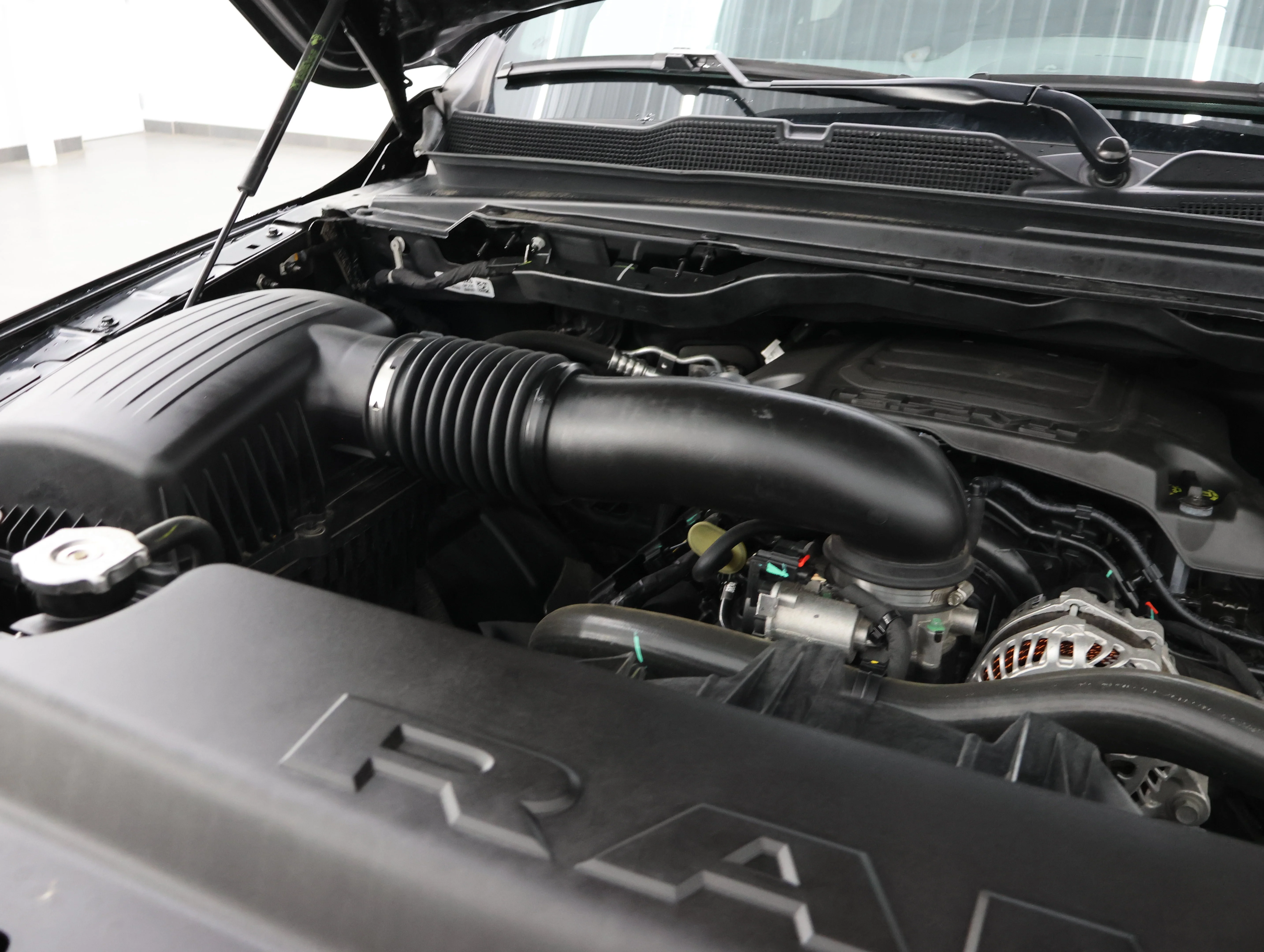 Used 2021 Diamond Black Crystal Pearlcoat Ram Laramie image 19