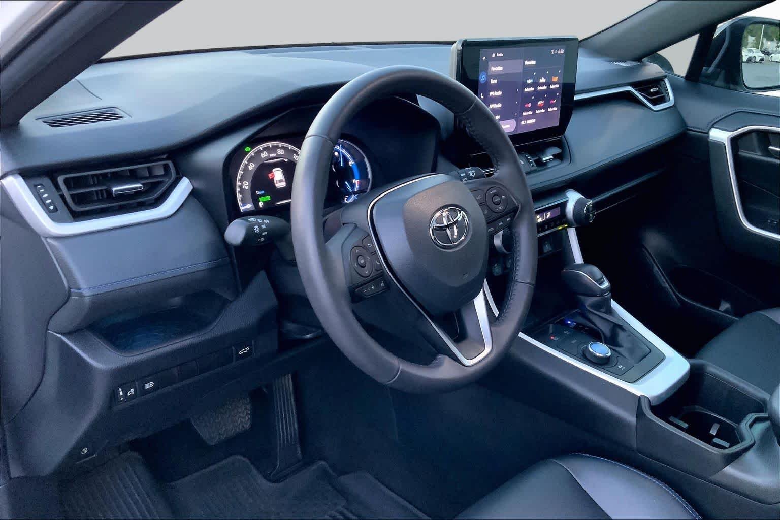 Used 2023 Wind Chill Pearl/Midnight Black Metallic Toyota Hybrid XSE image 17