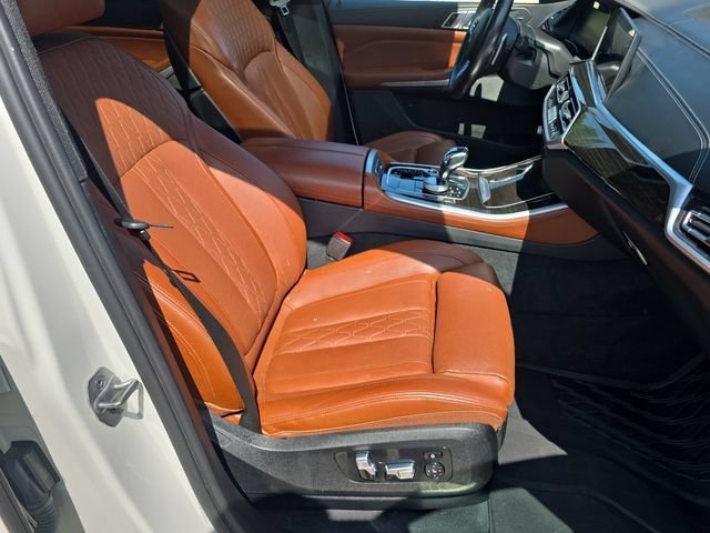 Used 2023 White BMW M50i image 38