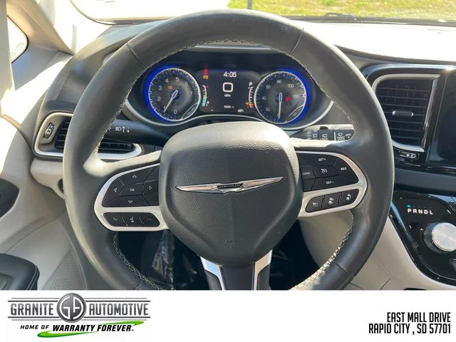 2023 Chrysler Pacifica Touring L - Photo 15
