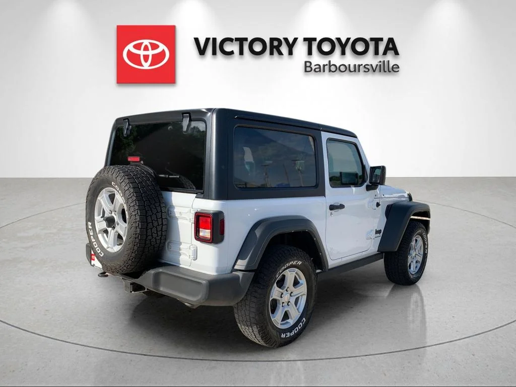 Used 2022 White Jeep Sport S image 7