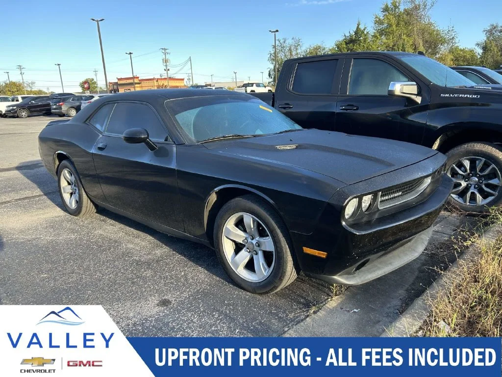 Used 2014 Black Dodge SXT image 1