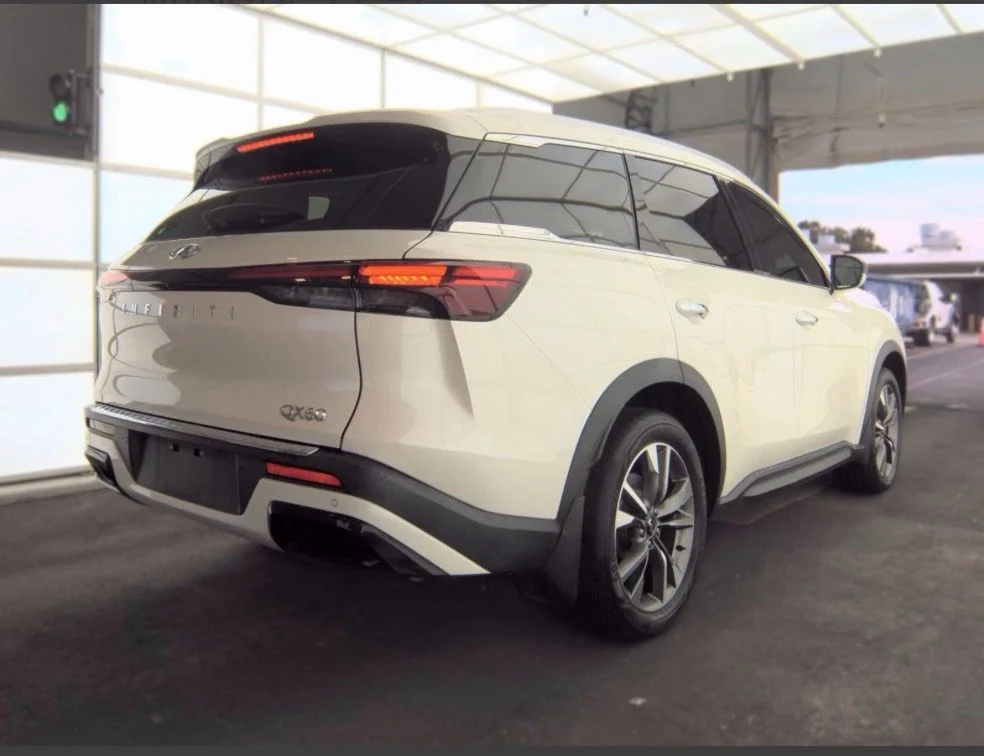 Certified Used 2023 White INFINITI LUXE image 2