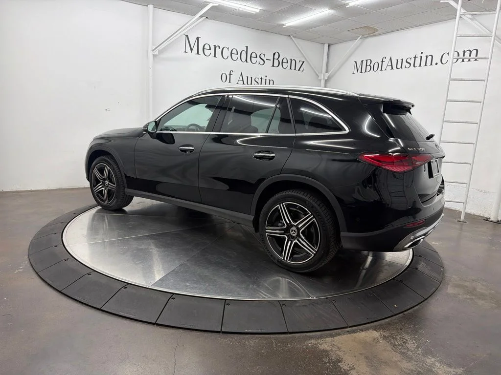 New 2027 Black Mercedes-Benz GLC 300 image 5