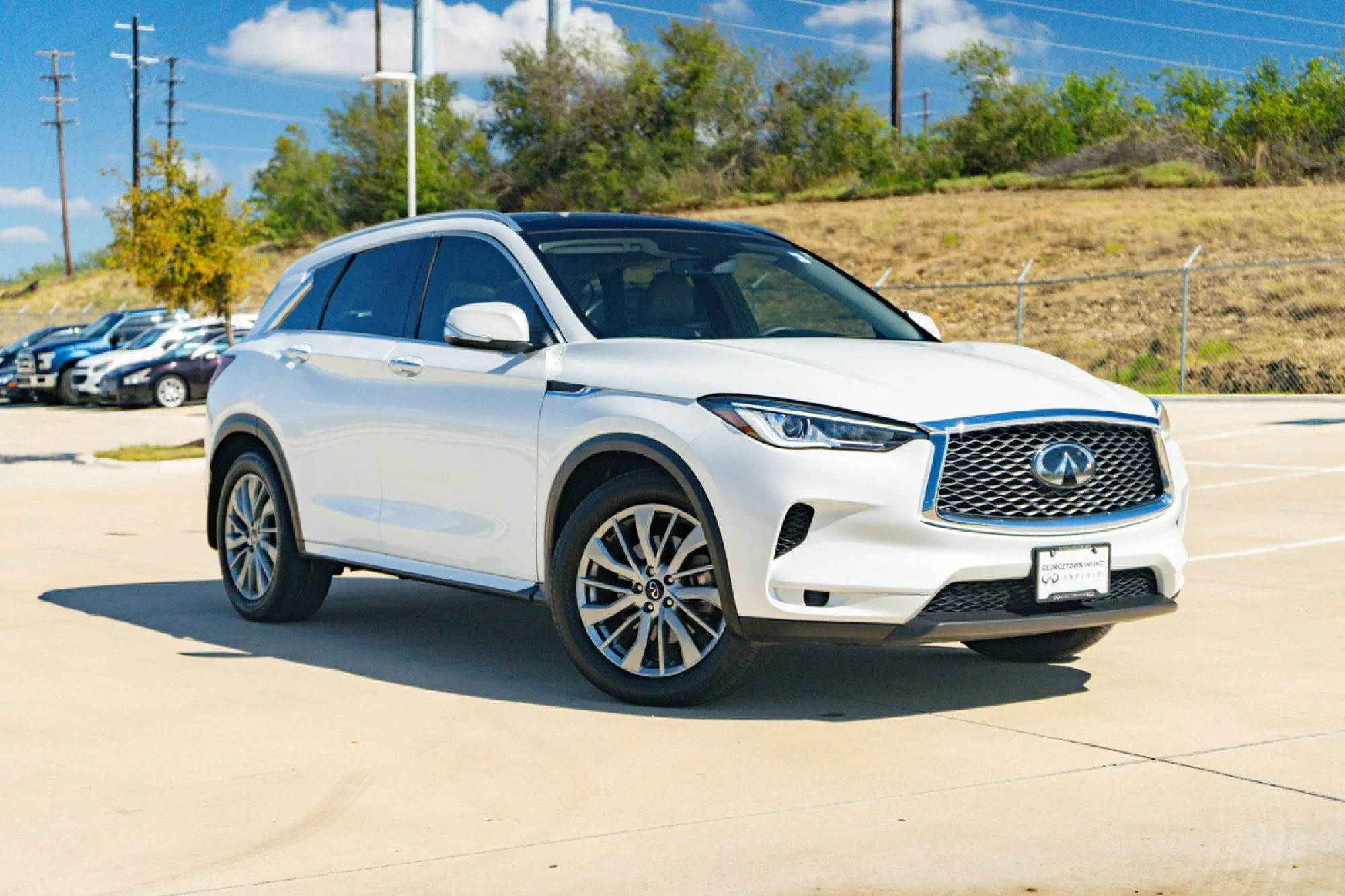Certified Used 2025 White INFINITI LUXE image 1