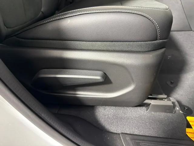 New 2026 White Jeep Altitude image 30