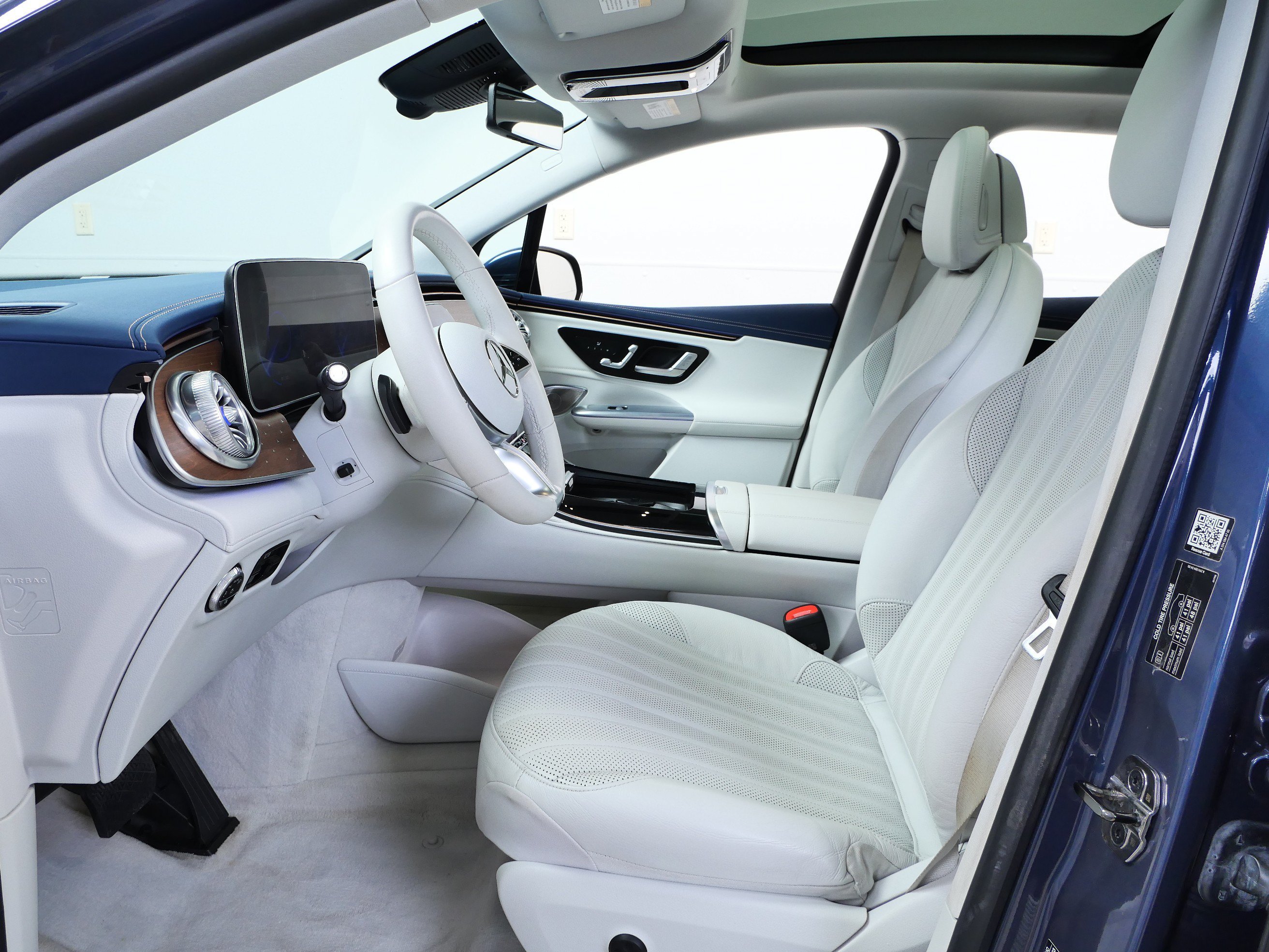 Certified Used 2023 Twilight Blue Metallic Mercedes-Benz EQE 500 image 18