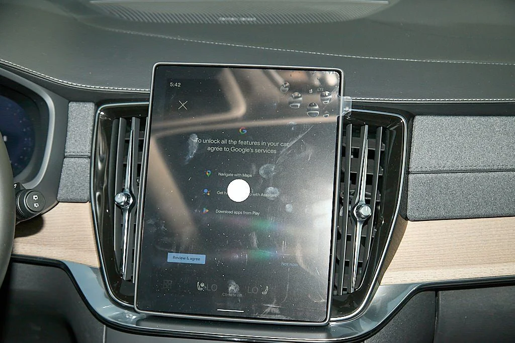 New 2026 Crystal White Volvo Plus image 27