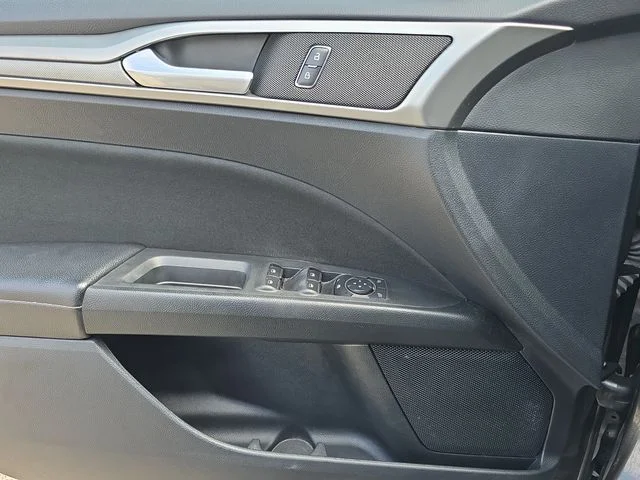 Used 2019 Magnetic Ford SE image 18