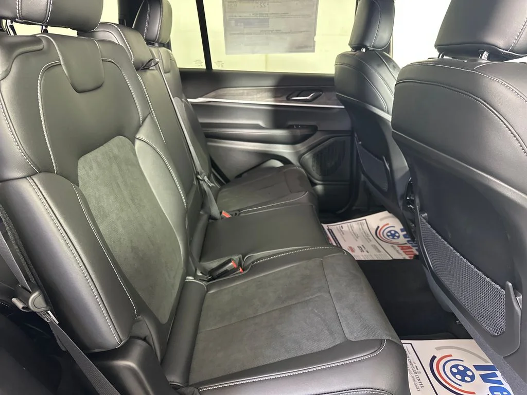 New 2026 Silver Zynith Exterior Paint Jeep Laredo image 32