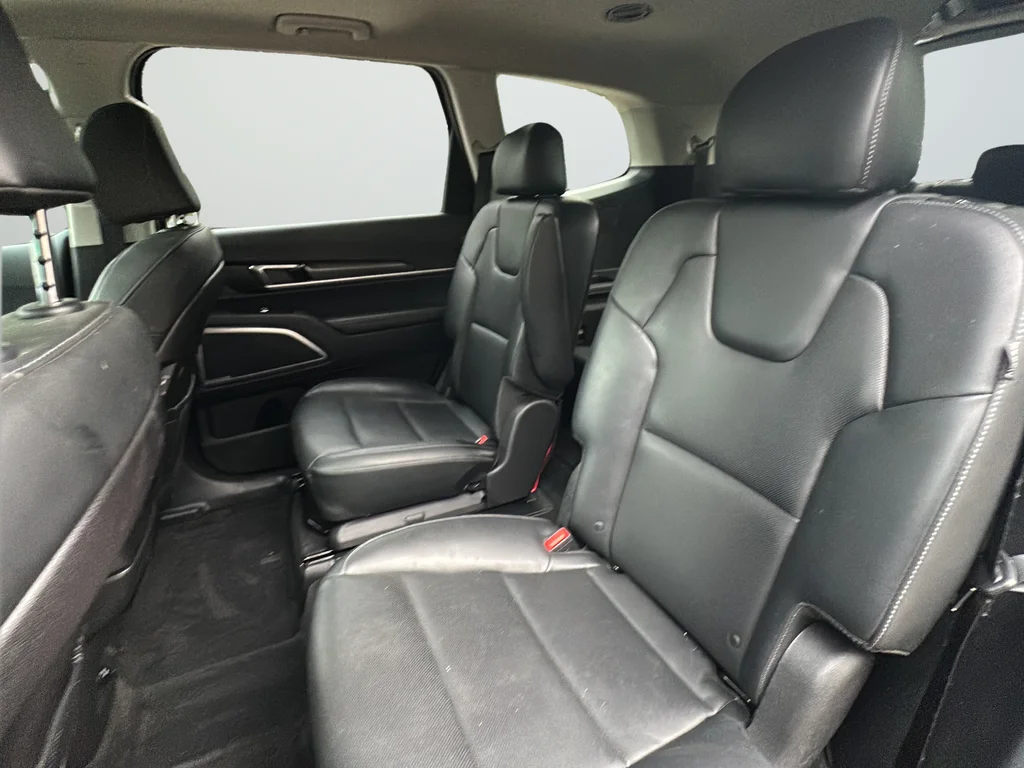 Used 2024 Red Kia S image 26