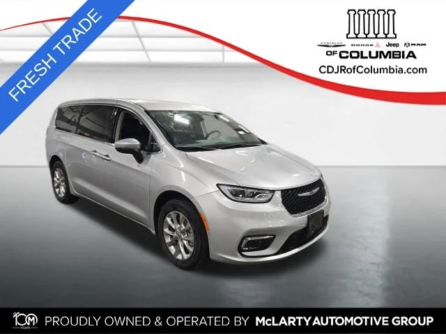 Used 2023 Silver Chrysler Touring L image 1