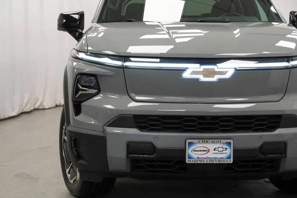 New 2026 Slate Gray Metallic Chevrolet LT - Max Range image 30