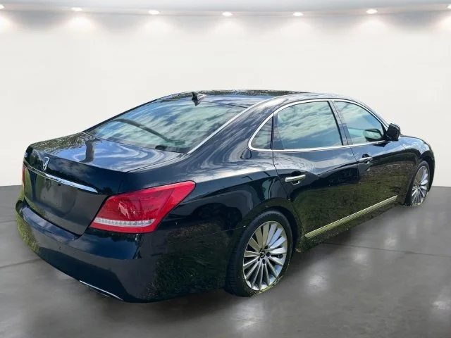 Used 2015 Black Hyundai Signature image 13