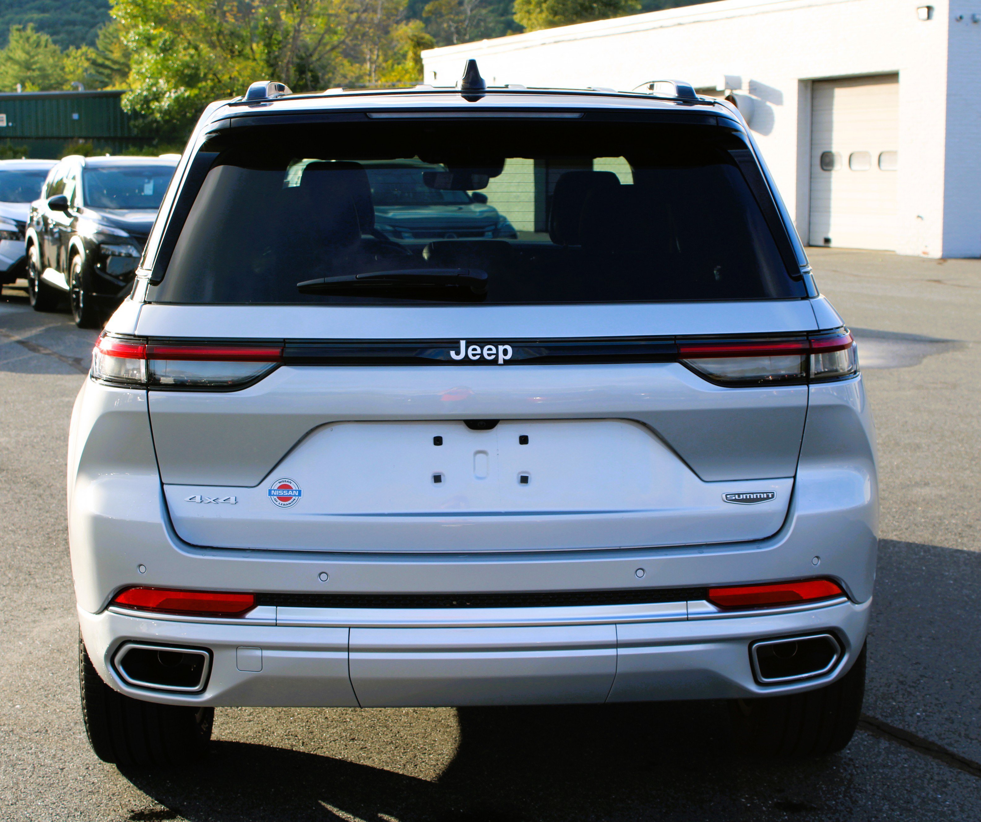 Used 2025 Silver Zynith Jeep Summit image 10