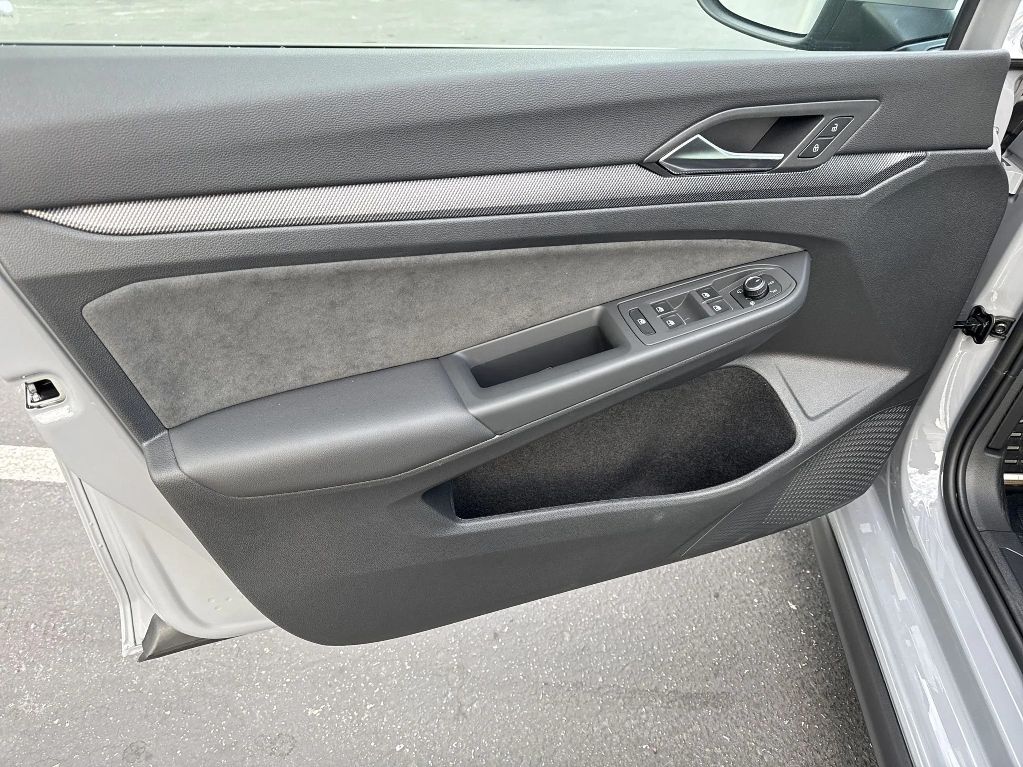 New 2026 Moonstone Gray Volkswagen SE image 11