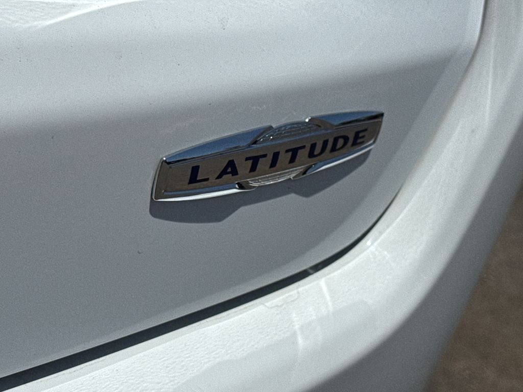 Certified Used 2024 White Jeep Latitude image 13