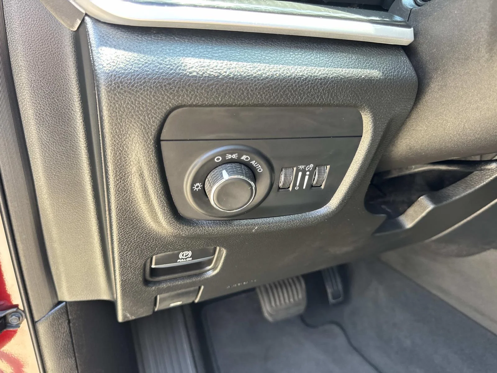 Used 2024 Velvet Red Pearlcoat Jeep Laredo image 20