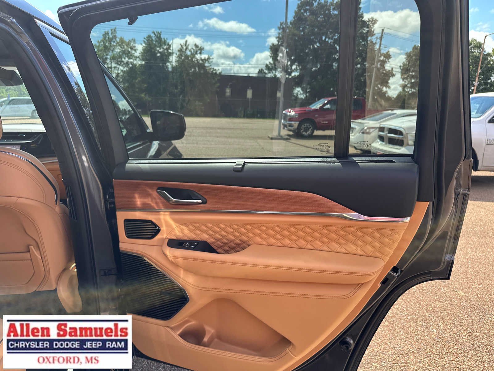 New 2026 Baltic Gray Metallic Clear-Coat Exterior Paint Jeep Summit image 63