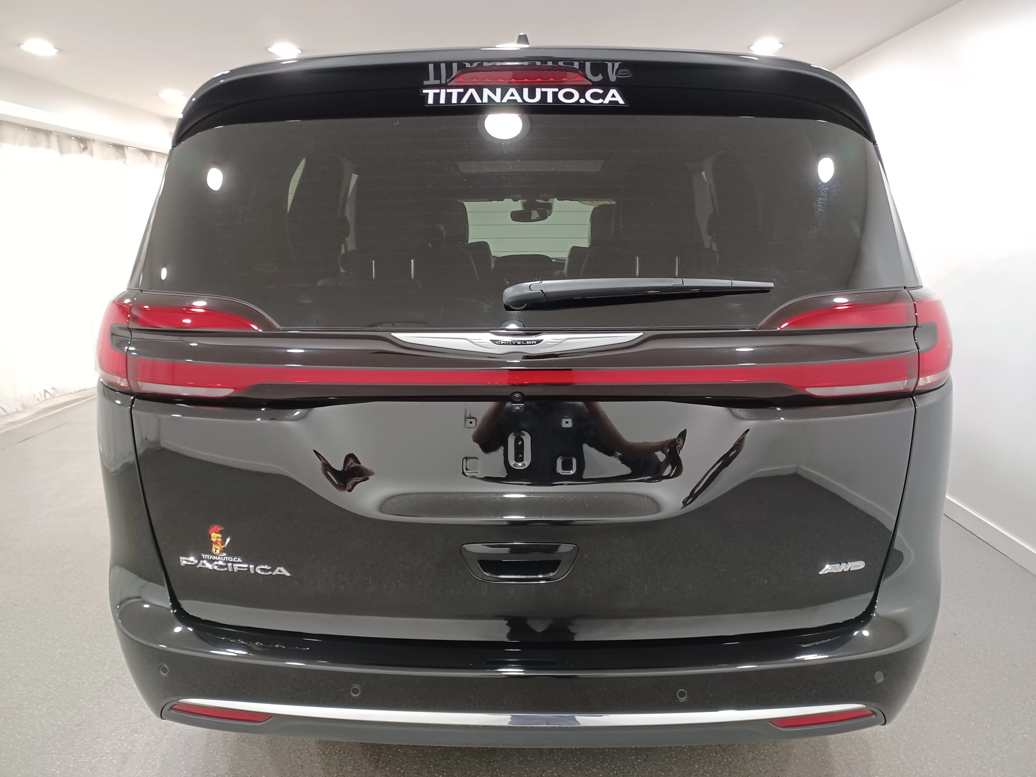 Certified Used 2026 Diamond Black Crystal Pearl Chrysler Select AWD*7 Pass | Adaptive Cruise | Remote Start | Htd Leather | Pano Roof | Htd Wheel | CarPlay image 26