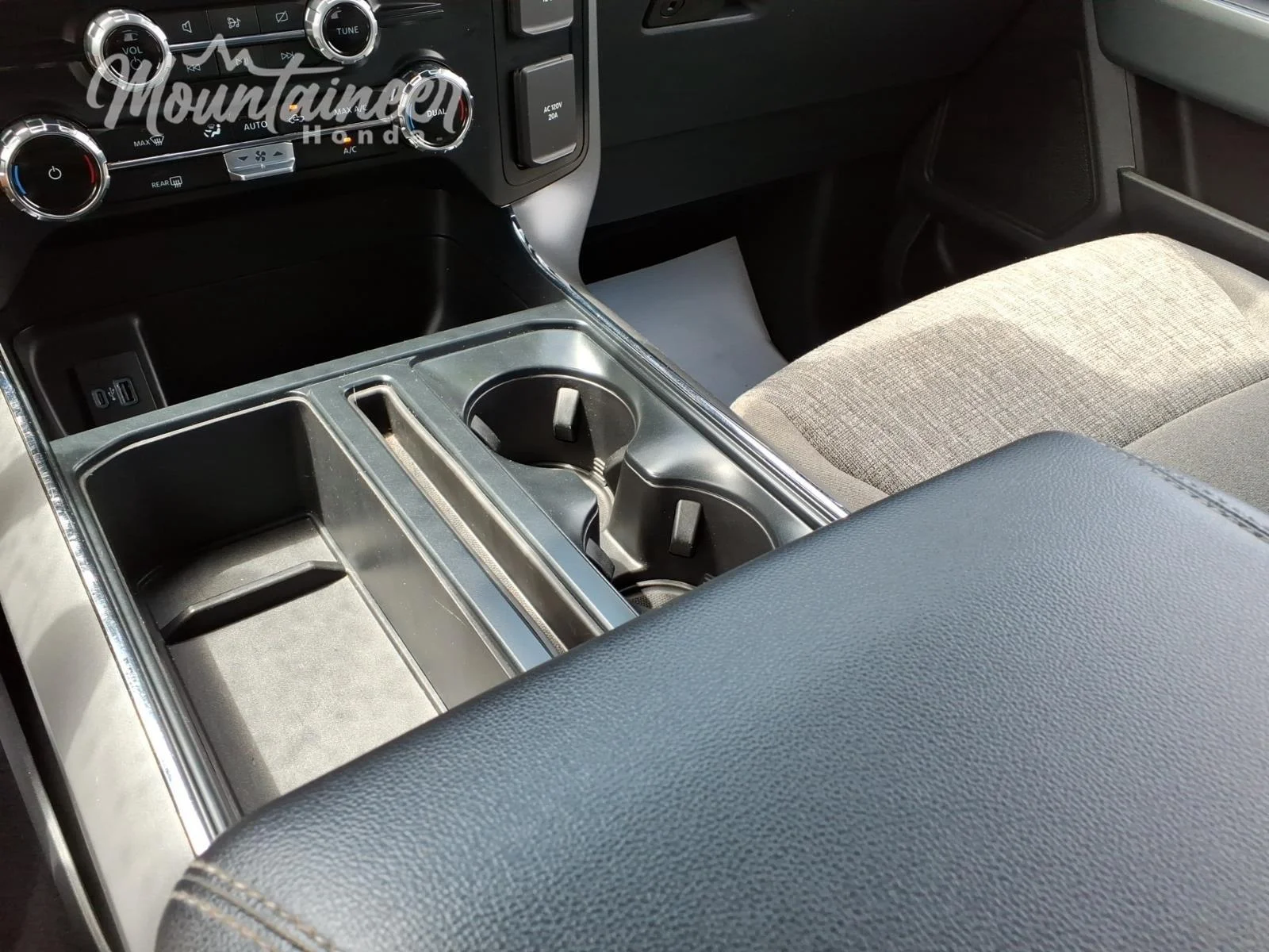 Used 2024 Oxford White Ford XLT image 40