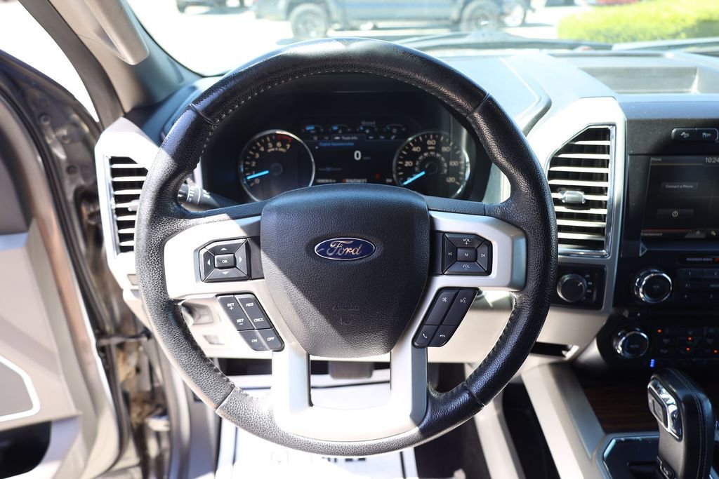 Used 2015 Magnetic Metallic Ford Lariat image 13