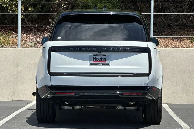 New 2026 Fuji White Land Rover SE image 4