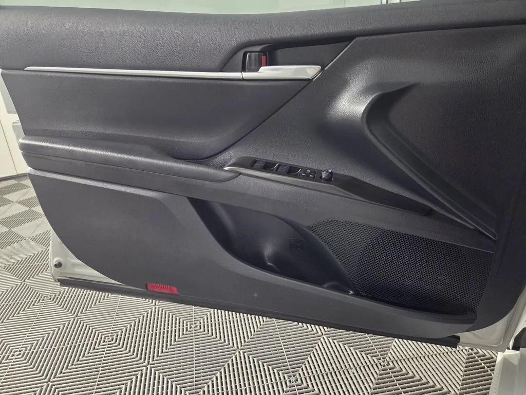 Used 2024 Ice Toyota SE image 20