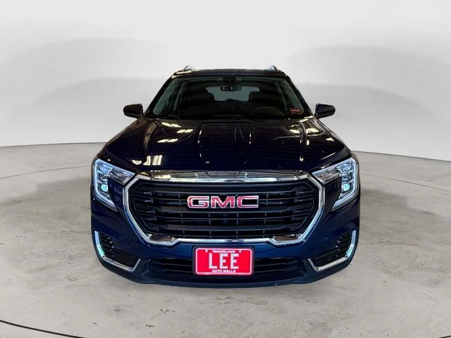 Used 2022  GMC SLE image 9