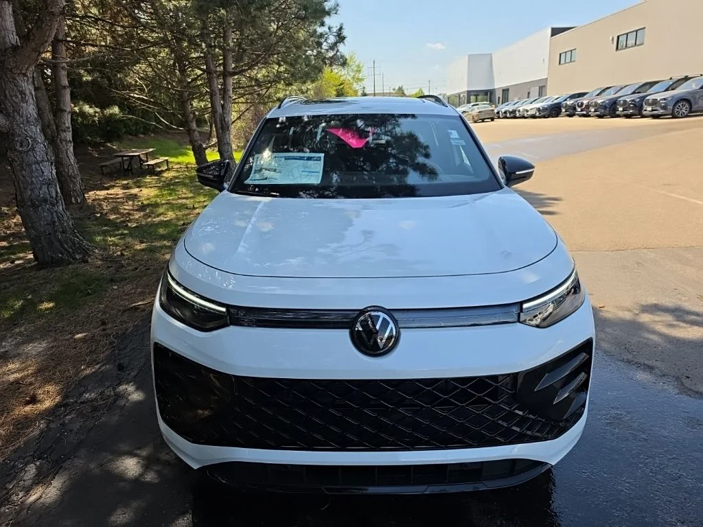 New 2026 Opal White Pearl Volkswagen 2.0T SE R-Line Black image 4