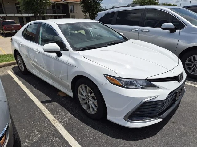 2021 Toyota Camry 2.5 Auto LE's photo