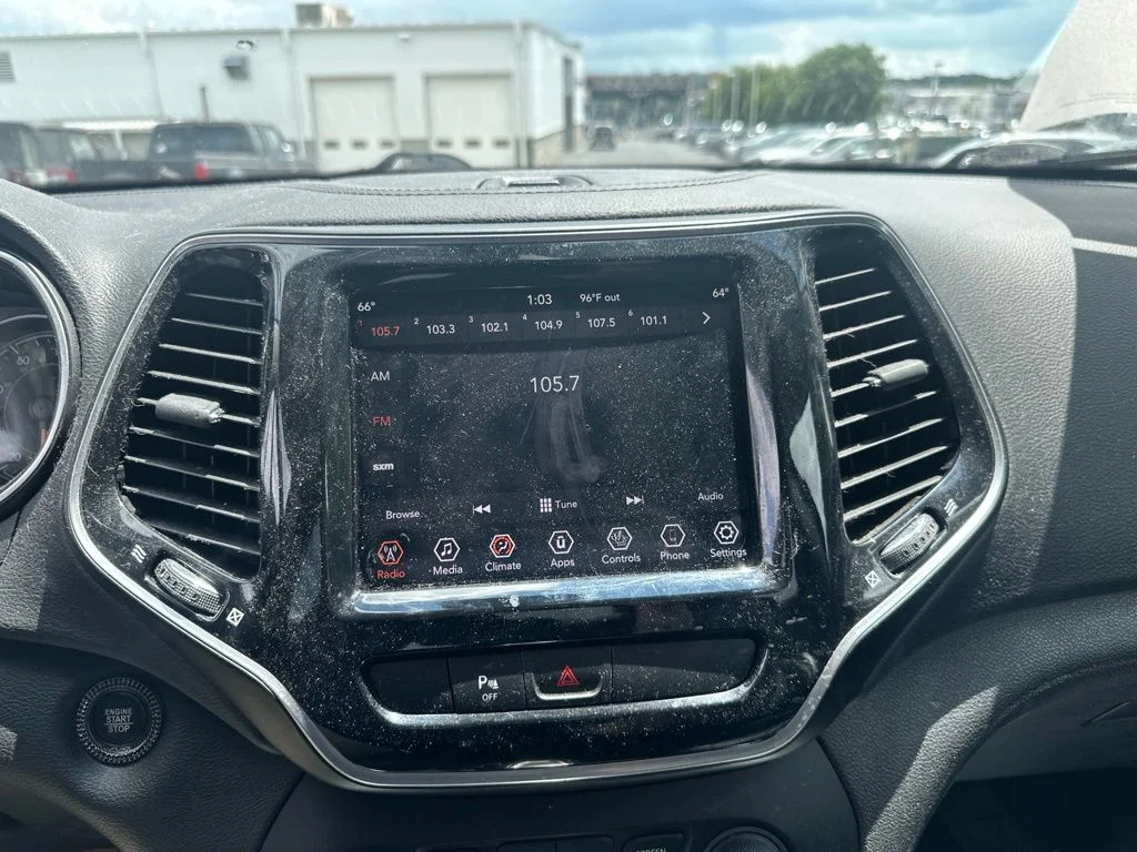 Used 2019 Crystal Metallic Jeep Limited image 18