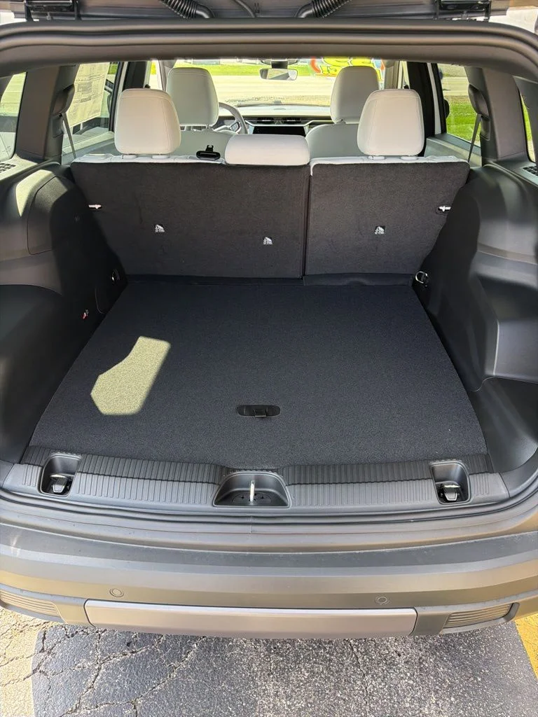 New 2026 Bright White Clear-Coat Exterior Paint Jeep Laredo image 27