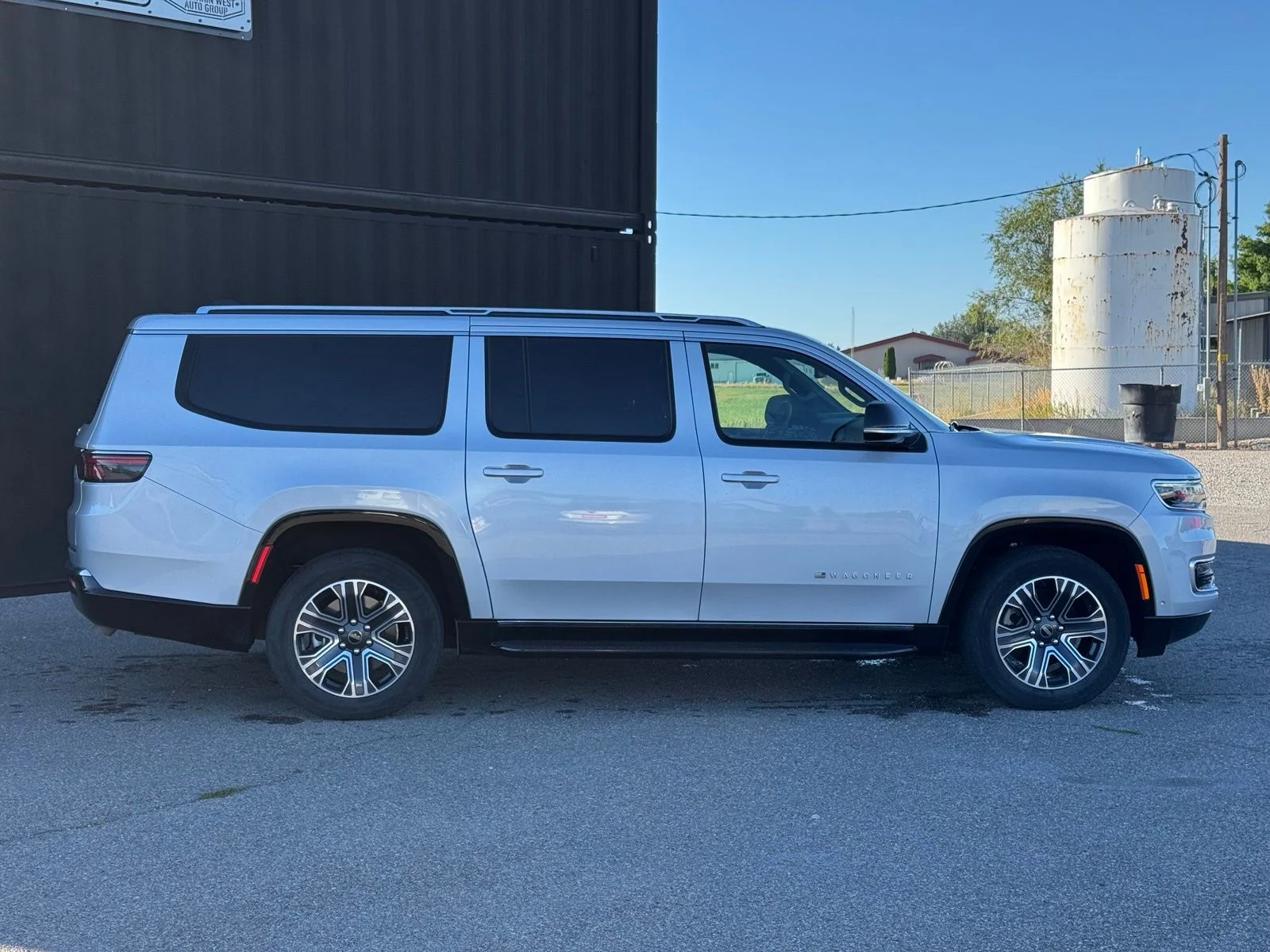 Used 2025 Silver Jeep Series II image 3