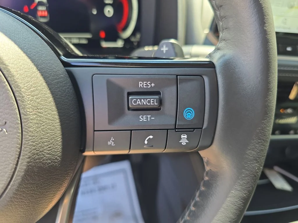 Used 2023 Gold Nissan Platinum image 26