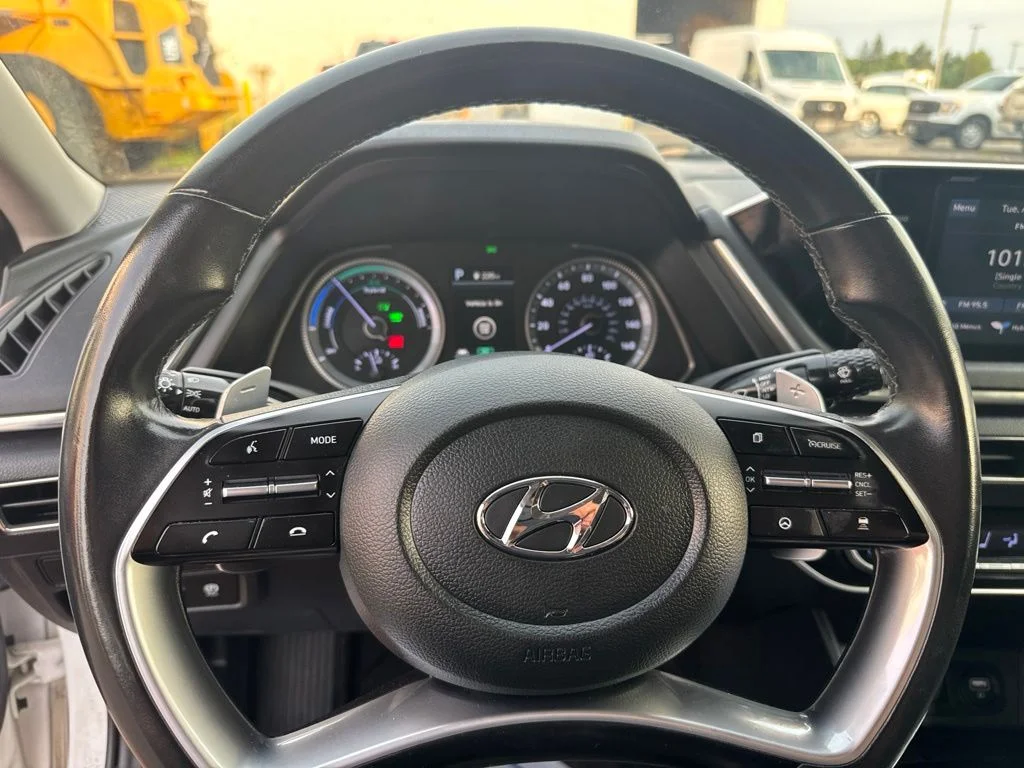 Used 2021 Hyper White Hyundai SEL image 5