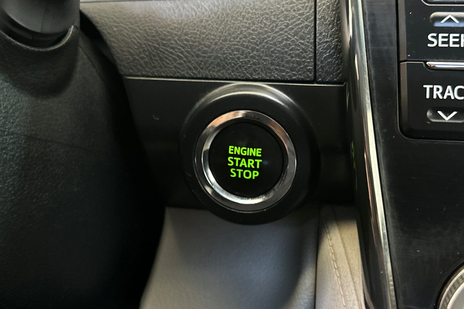 Used 2014 Silver Toyota XLE image 23