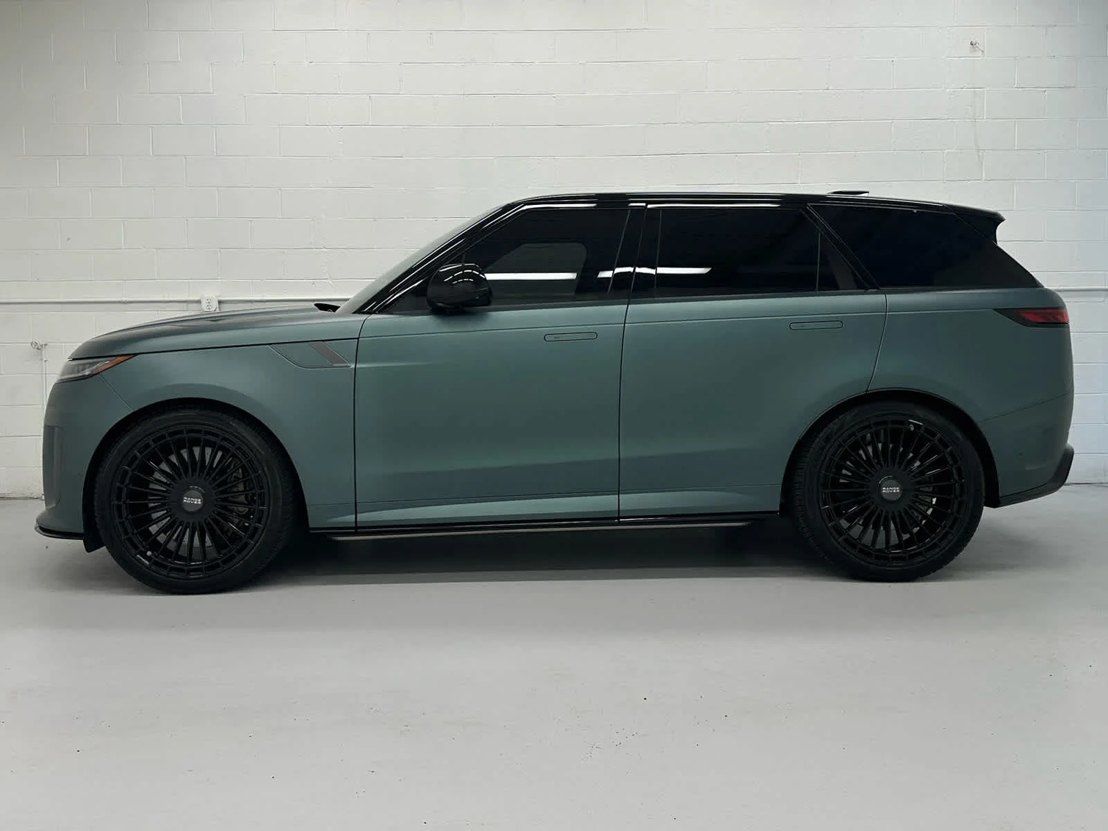 Used 2025 SV BESPOKE MATTE GREEN Land Rover SV Edition Two image 3