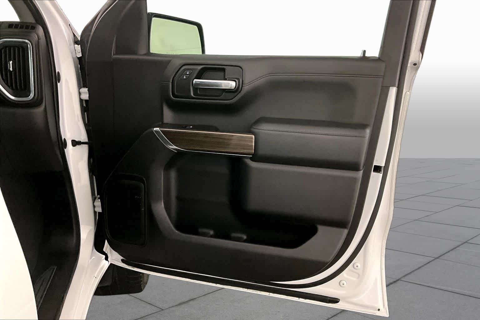 Used 2019 Summit White Chevrolet LT image 22