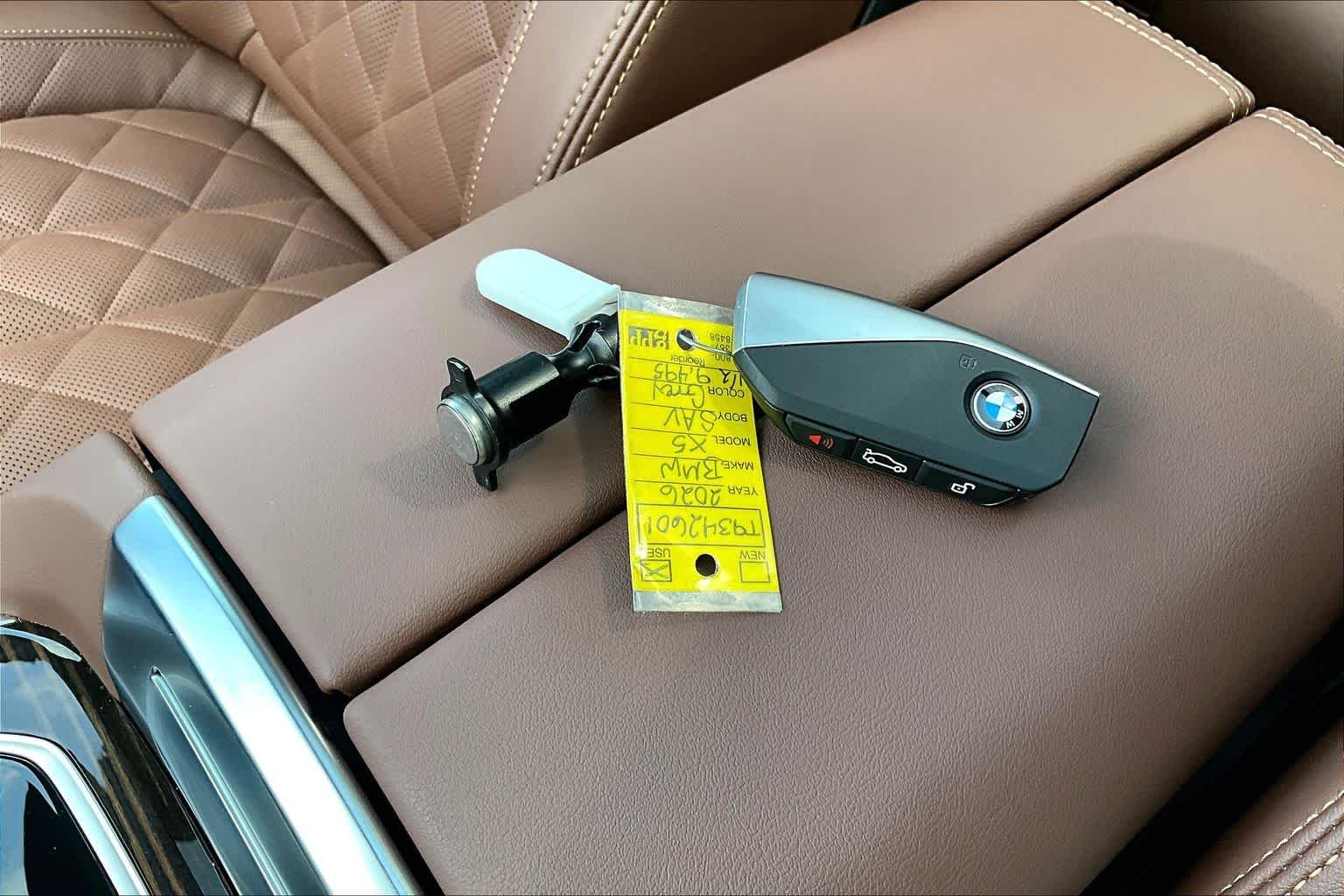Used 2026 Skyscraper Grey Metallic BMW xDrive40i image 15