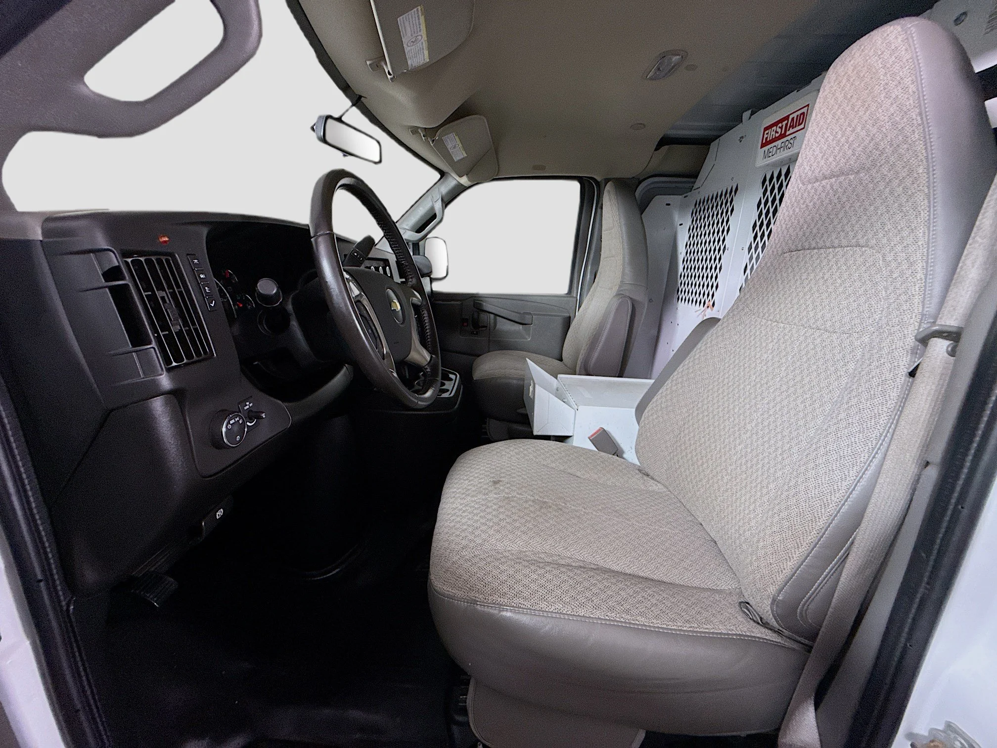 Used 2018 Summit White Chevrolet Work Van image 16