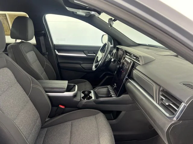 Used 2025 Silver GMC Elevation image 13