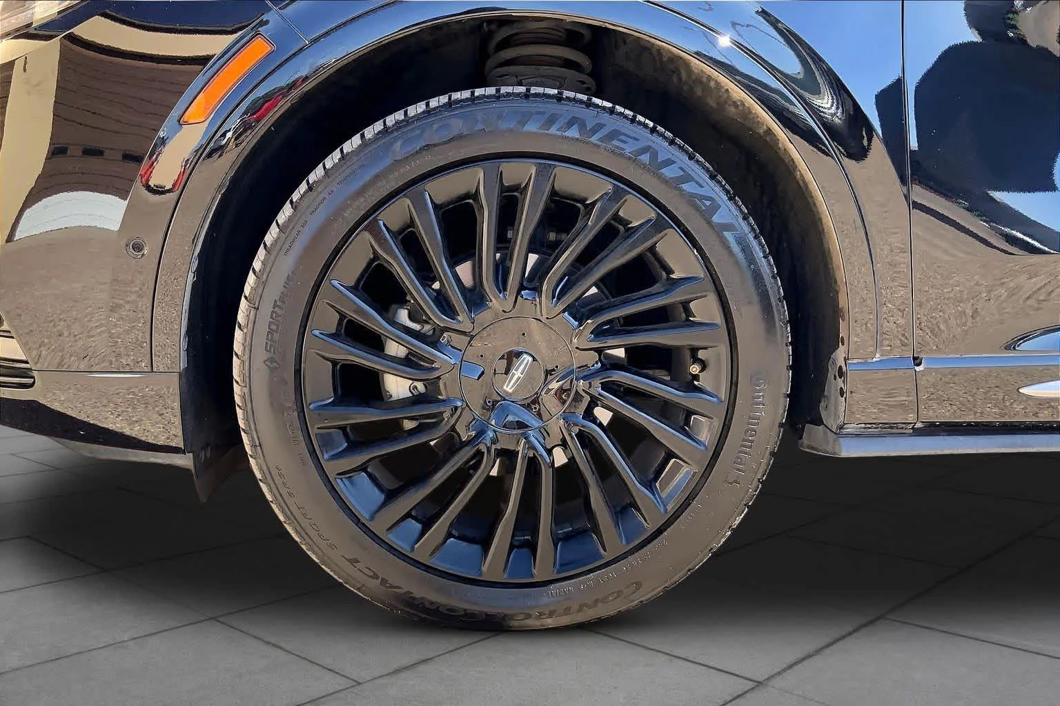 Used 2021 Infinite Black Lincoln Reserve image 11