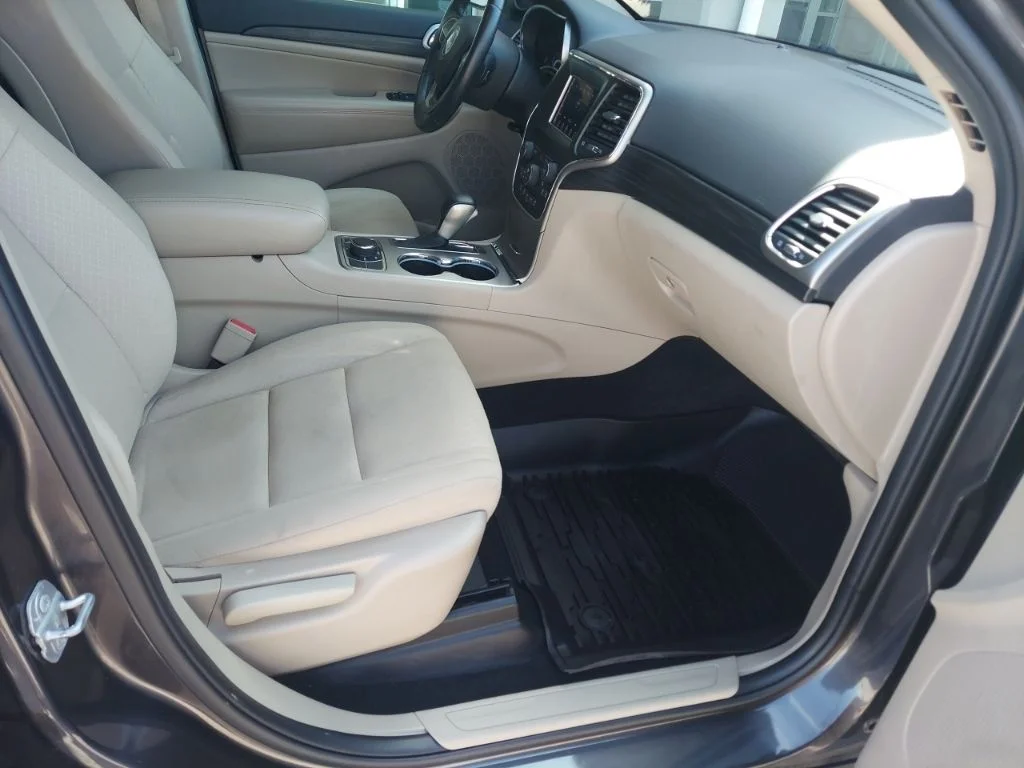 Certified Used 2019 Gray Jeep Laredo E image 32