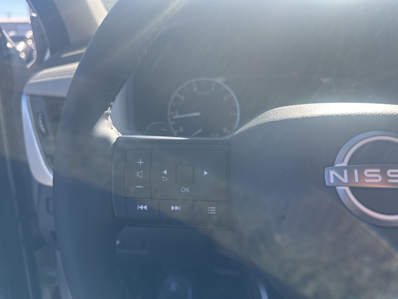 2025 Nissan Rogue SV - Photo 16