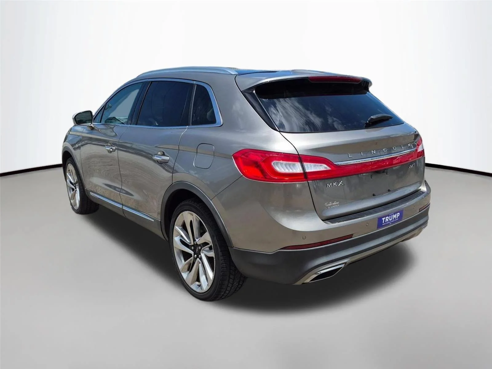 Used 2017 Palladium White Gold Metallic Lincoln Reserve image 7